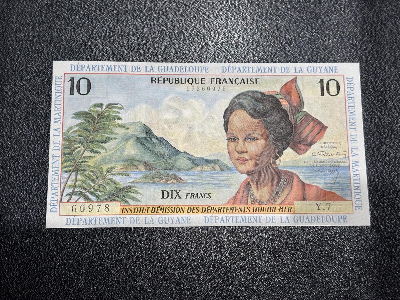 《外钞收藏家》第六百一十五期（畅拍场）（长期征集拍品、欢迎藏友们联系合作） 1964年法属安提列斯10法郎 全新