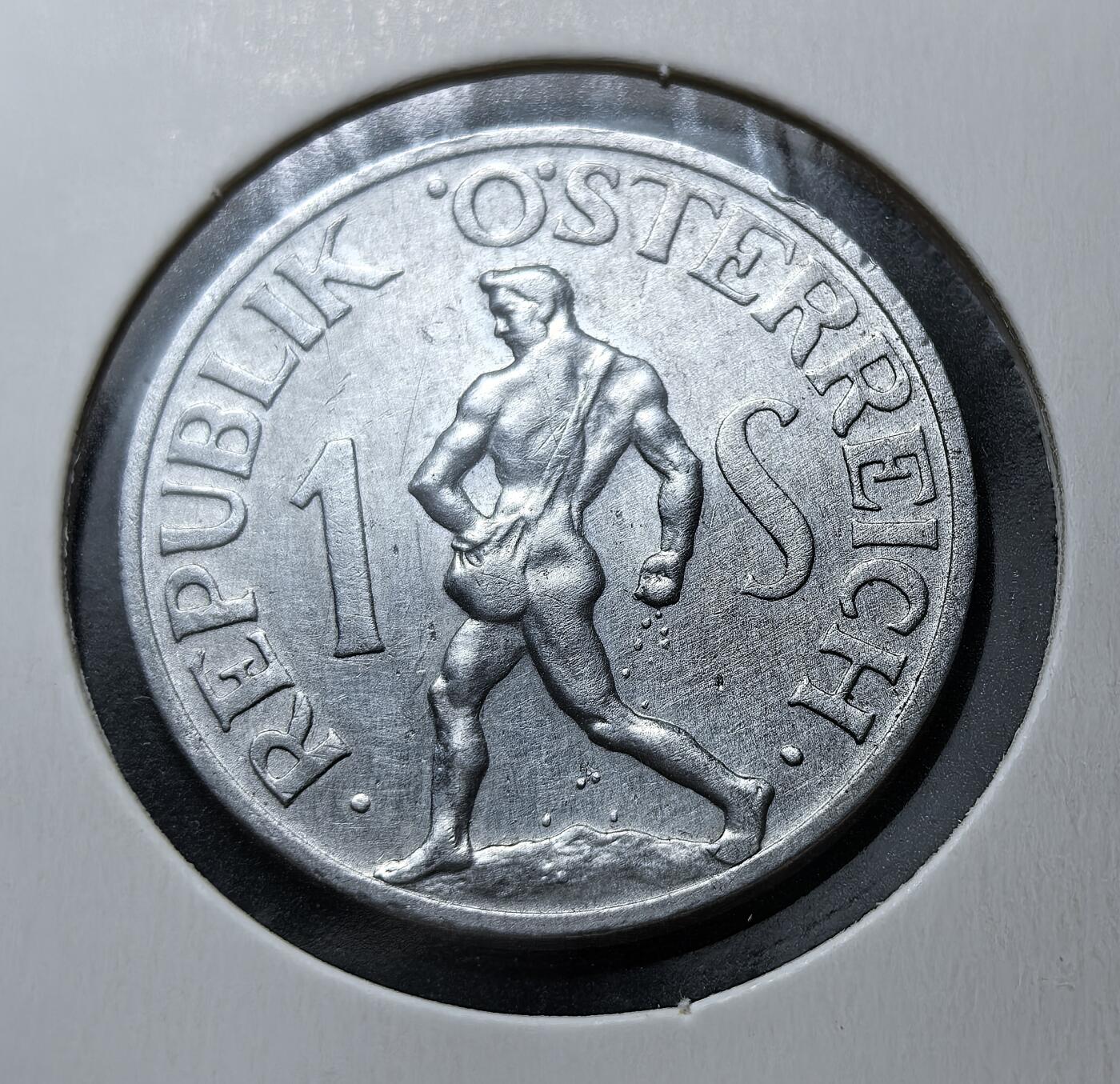 外国优质老铜币银币苏联纪念章，每周六晚九点倒数截拍，满百包邮可寄存，持续收拍 奥地利第二共和国1947年1先令，1945 年先令取代帝国马克重为法定货币，1947 年此币正式流通。正面单头鹰为战后国徽，背面播种者形象源自奥地利画家埃格 - 利恩茨作品，象征战后重建与希望。