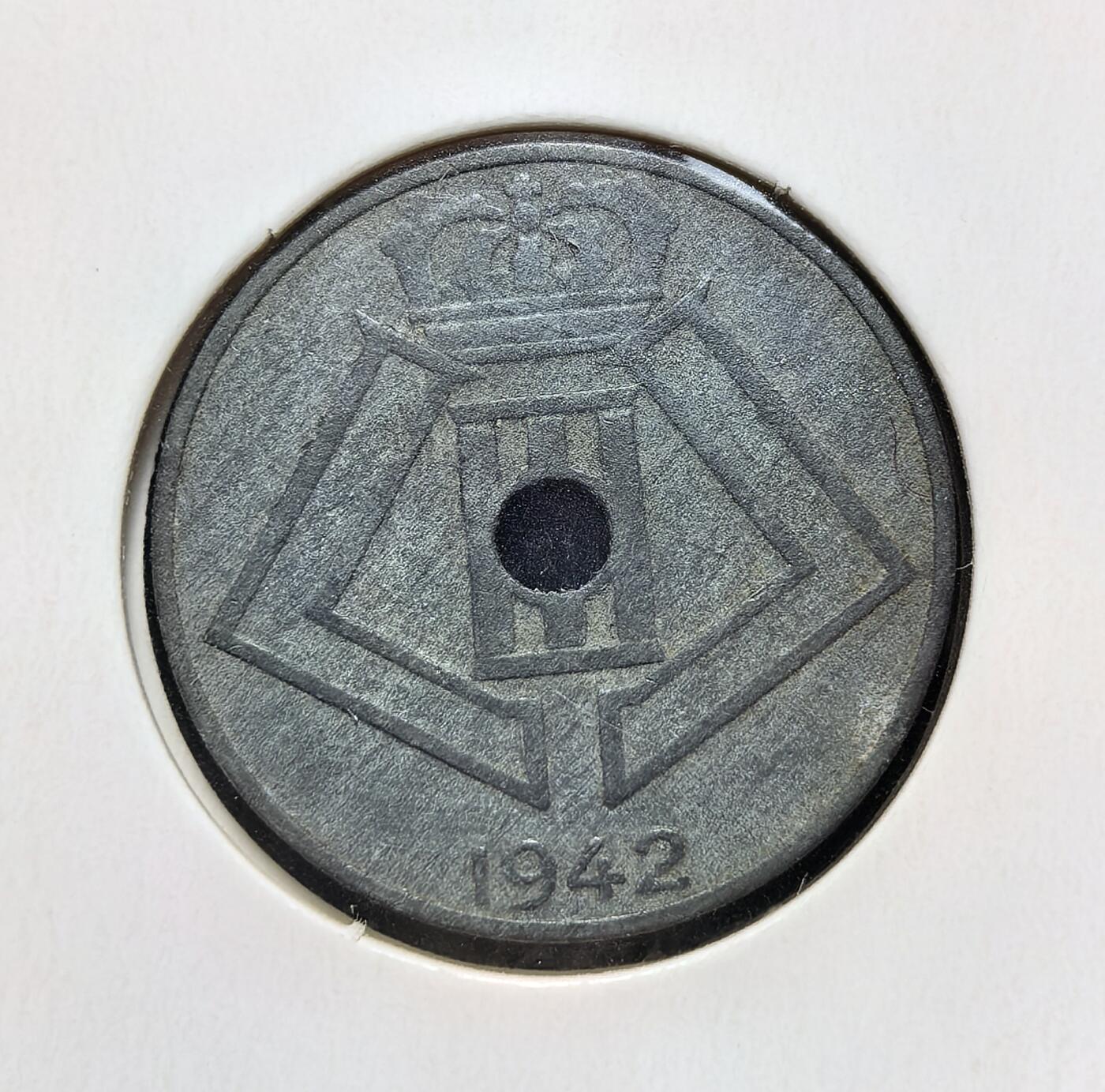 外国优质老铜币银币苏联纪念章，每周六晚九点倒数截拍，满百包邮可寄存，持续收拍 二战德占比利时1942年10分，为战时应急发行。因铜、银等金属被征用，改用纯锌铸造，正面为省徽与面值，背面是王冠纹章，1941-1946 年流通，是纳粹占领时期的货币见证。