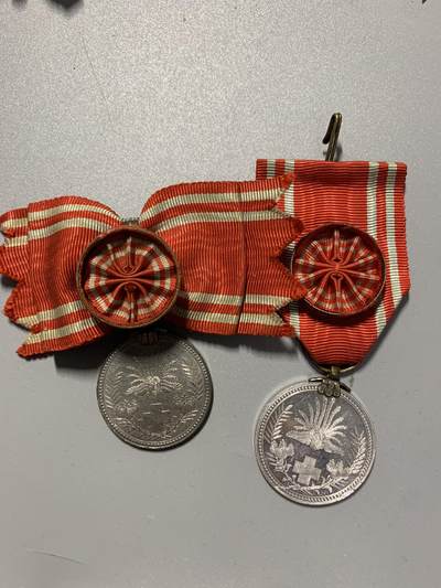 远东徽章小铺3月8日周日晚上9点结束 - 赤十字两枚