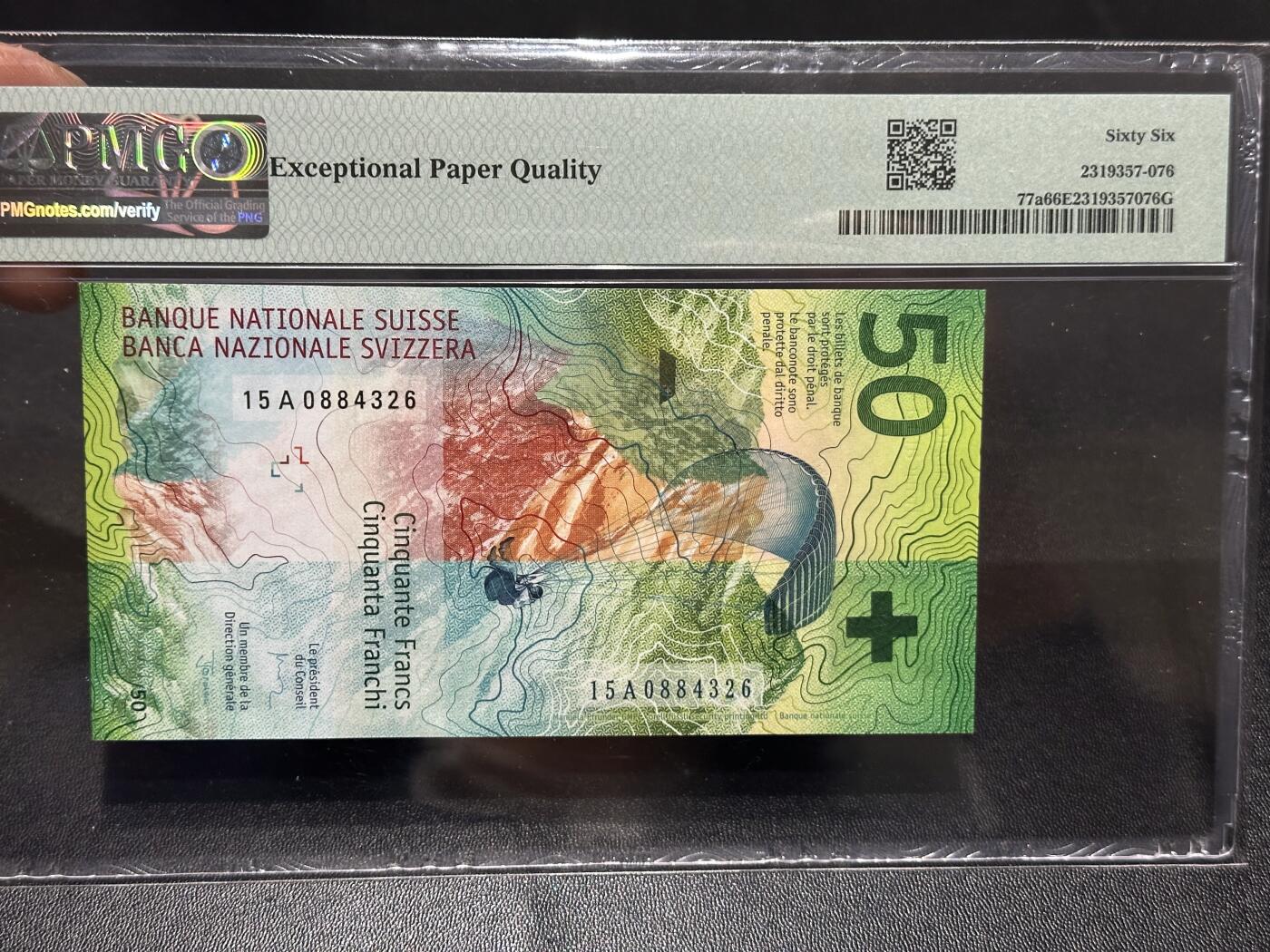 《外钞收藏家》第六百一十五期（畅拍场）（长期征集拍品、欢迎藏友们联系合作） 2015年瑞士手版50法郎 首发A冠 乔丹首签 PMG66尾326 