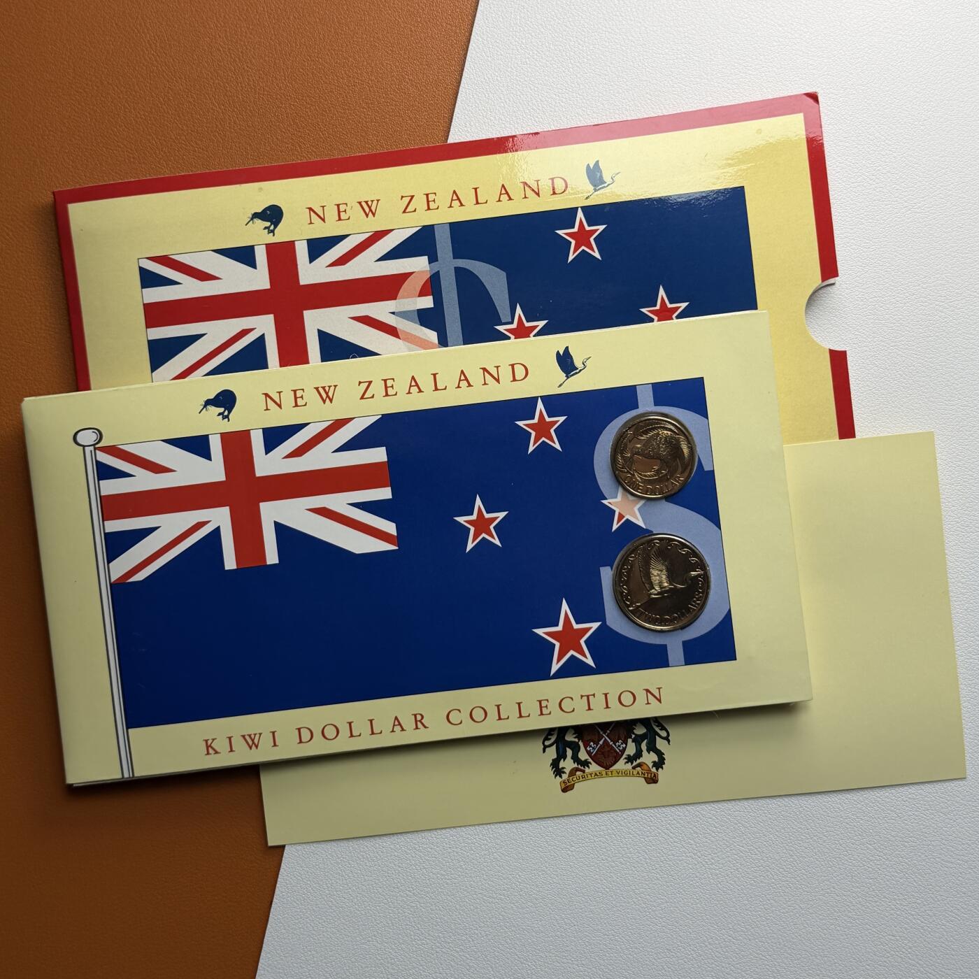 ＜星葵🌻钱币社＞硬币场·第71期·3月10日发货 新西兰1990年1元、2元硬币纸币套装〈纸币同号〉