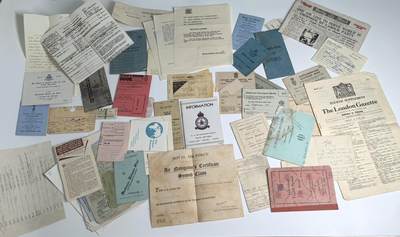 小驴勋章奖章收藏3月7日周六晚六点拍卖（珍爱和平，收藏战争，铭记历史，勿忘国耻，忠党爱国。有偿代拍，送拍规则在简介最后，参拍须阅读规则后再参拍，关系到运费包装发货时效真假辨别等关键信息，拍卖时不再发原图，看大图店主微信码在拍卖店铺介绍里） - 二战皇家空军上尉套：皇家空军I.W.J．罗伯逊 空军上尉的文件材料一组