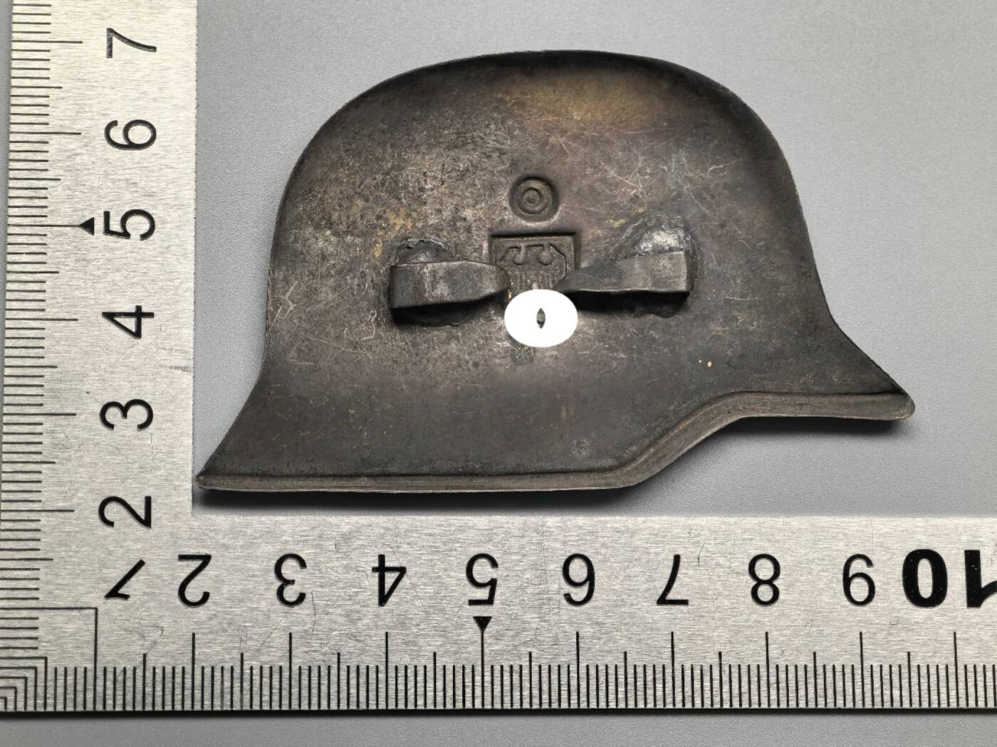 小驴勋章奖章收藏3月7日周六晚六点拍卖（珍爱和平，收藏战争，铭记历史，勿忘国耻，忠党爱国。有偿代拍，送拍规则在简介最后，参拍须阅读规则后再参拍，关系到运费包装发货时效真假辨别等关键信息，拍卖时不再发原图，看大图店主微信码在拍卖店铺介绍里） 得三钢盔样式挂件