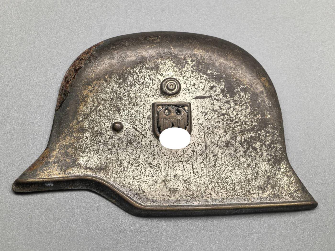 小驴勋章奖章收藏3月7日周六晚六点拍卖（珍爱和平，收藏战争，铭记历史，勿忘国耻，忠党爱国。有偿代拍，送拍规则在简介最后，参拍须阅读规则后再参拍，关系到运费包装发货时效真假辨别等关键信息，拍卖时不再发原图，看大图店主微信码在拍卖店铺介绍里） 得三钢盔样式挂件