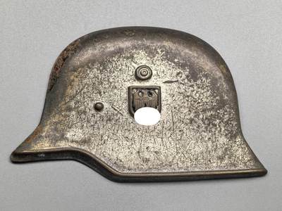 小驴勋章奖章收藏3月7日周六晚六点拍卖（珍爱和平，收藏战争，铭记历史，勿忘国耻，忠党爱国。有偿代拍，送拍规则在简介最后，参拍须阅读规则后再参拍，关系到运费包装发货时效真假辨别等关键信息，拍卖时不再发原图，看大图店主微信码在拍卖店铺介绍里） - 得三钢盔样式挂件