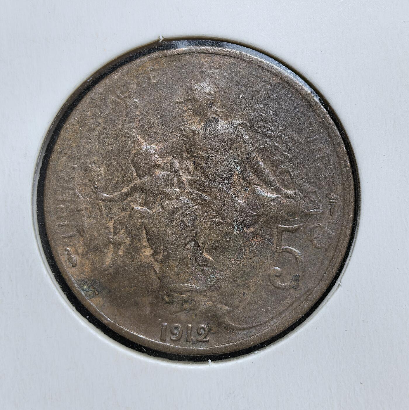 外国优质老铜币银币苏联纪念章，每周六晚九点倒数截拍，满百包邮可寄存，持续收拍 法兰西第三共和国1912年5 生丁火炬版，由 Daniel-Dupuis 设计，正面为象征共和的玛丽安娜头像，背面是 “自由、平等、博爱” 与母子形象，材质为青铜，流通于一战前法国，见证第三共和国政教分离与殖民扩张时期。