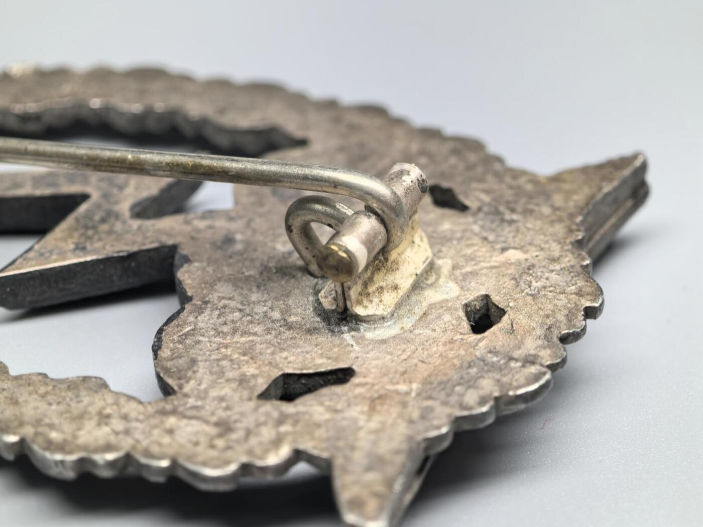 小驴勋章奖章收藏3月7日周六晚六点拍卖（珍爱和平，收藏战争，铭记历史，勿忘国耻，忠党爱国。有偿代拍，送拍规则在简介最后，参拍须阅读规则后再参拍，关系到运费包装发货时效真假辨别等关键信息，拍卖时不再发原图，看大图店主微信码在拍卖店铺介绍里） 工艺品 空军对地攻击奖章 非原品