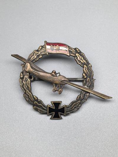 小驴勋章奖章收藏3月7日周六晚六点拍卖（珍爱和平，收藏战争，铭记历史，勿忘国耻，忠党爱国。有偿代拍，送拍规则在简介最后，参拍须阅读规则后再参拍，关系到运费包装发货时效真假辨别等关键信息，拍卖时不再发原图，看大图店主微信码在拍卖店铺介绍里） - 第一次世界大战奥匈﹣德意志联盟纪念徽章，铜质，花环镀银珐琅，旗帜部分为烧制工艺问题，铁十字珐琅完好