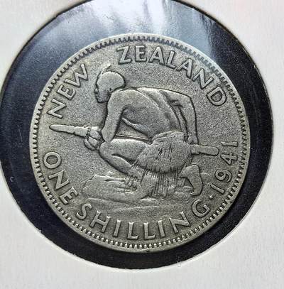 外国优质老铜币银币苏联纪念章，每周六晚九点倒数截拍，满百包邮可寄存，持续收拍 - 新西兰乔治六世1941年1先令银币5.6克500银纯银价60元，属时期经典币种，正面为国王头像，背面是毛利武士持剑图案，见证二战时期新西兰的英联邦货币体系与本土文化融合。