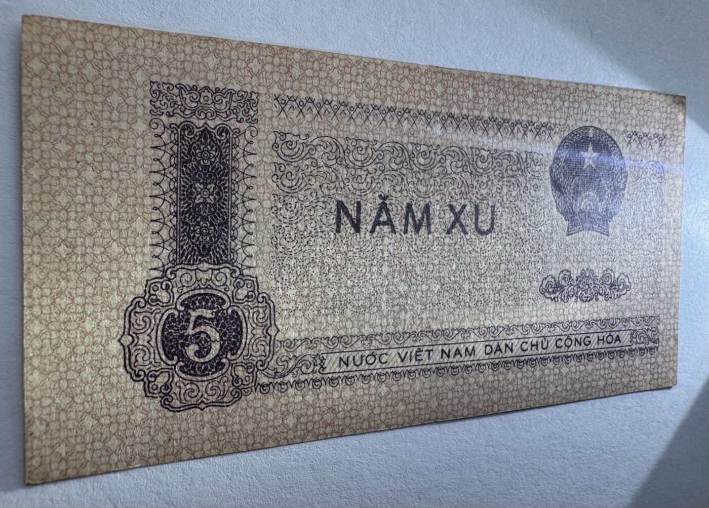 2026第4场（总第231期）：精品测试钞、外钞综合场  同号019056一对 越南国家银行1975年版5枢2枚一组（一枚全新，一枚有中折）