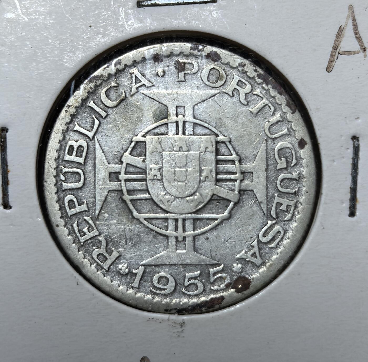 外国优质老铜币银币苏联纪念章，每周六晚九点倒数截拍，满百包邮可寄存，持续收拍 葡属安哥拉 1955 年 10 埃斯库多银币5克720银纯银价78元，由里斯本造币厂铸造。时值葡萄牙将安哥拉划为 “海外省” 时期，是其殖民货币统一改革的产物，见证了安哥拉独立前的殖民历史。