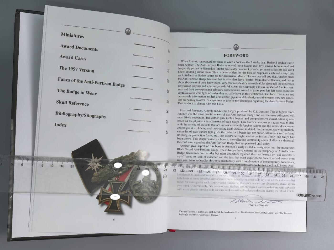 小驴勋章奖章收藏3月7日周六晚六点拍卖（珍爱和平，收藏战争，铭记历史，勿忘国耻，忠党爱国。有偿代拍，送拍规则在简介最后，参拍须阅读规则后再参拍，关系到运费包装发货时效真假辨别等关键信息，拍卖时不再发原图，看大图店主微信码在拍卖店铺介绍里） 世界最专业德章B&D出版社专业书籍《抗击游击奖章》