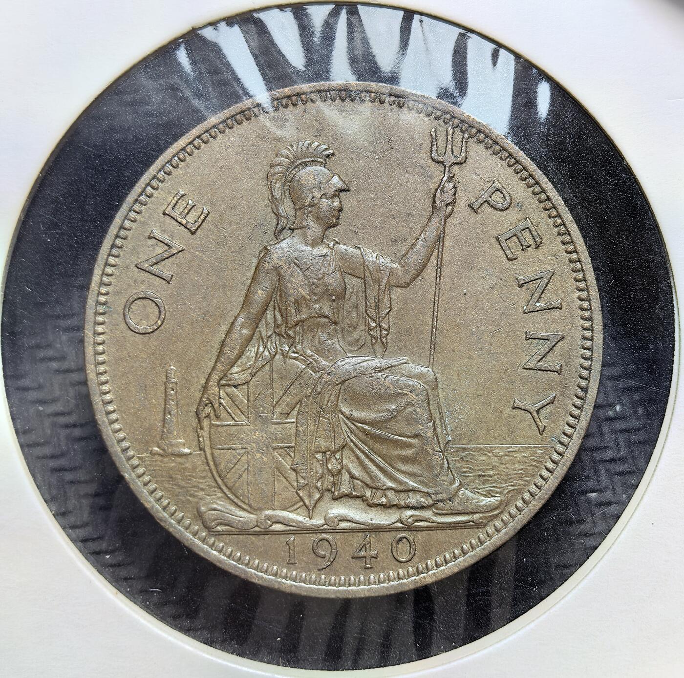 外国优质老铜币银币苏联纪念章，每周六晚九点倒数截拍，满百包邮可寄存，持续收拍 英国乔治六世1940 年一便士铜币，正值二战不列颠战役期间。正面为乔治六世头像，背面是不列颠尼亚女神坐像，因战时铜锡资源紧张，后批次调整了合金配比，是二战英国战时经济与货币史的实物见证。