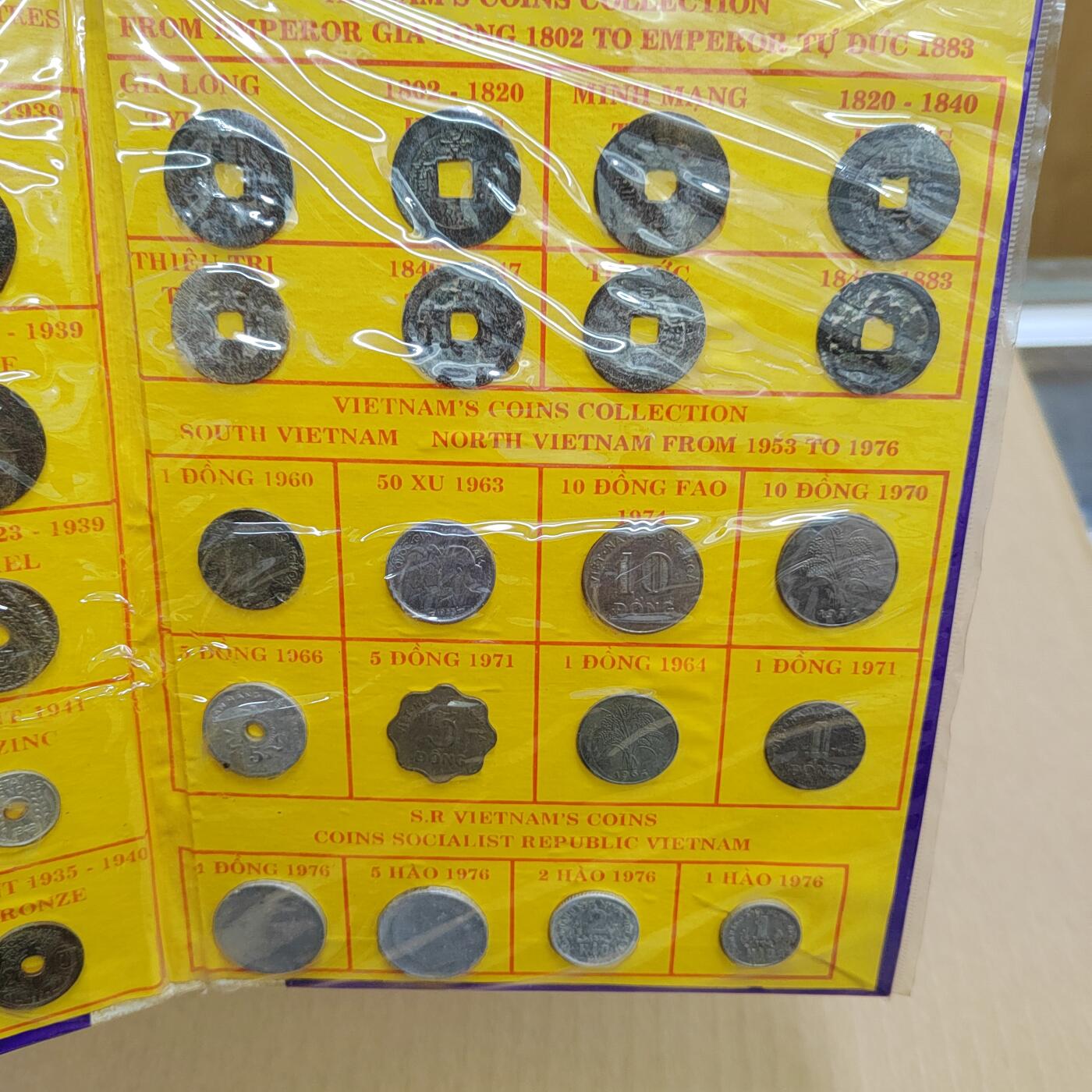 PCAI钱币  6-769  钱币纪念章邮票小专场 越南硬币册一本