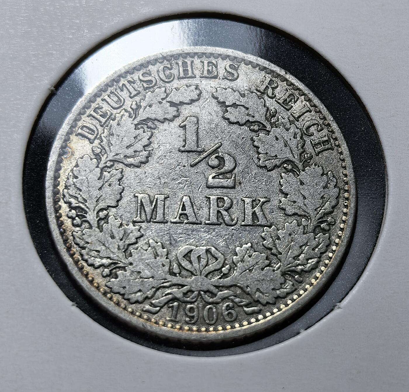 外国优质老铜币银币苏联纪念章，每周六晚九点倒数截拍，满百包邮可寄存，持续收拍 德意志帝国1906年1/2马克银币2.77克900银纯银价54元，发行于威廉二世时期。1871 年德国统一后，1873 年《铸币法》确立马克货币体系，此币是帝国工业化阶段流通货币，正面铸帝国鹰徽，见证德意志帝国崛起与货币统一进程。
