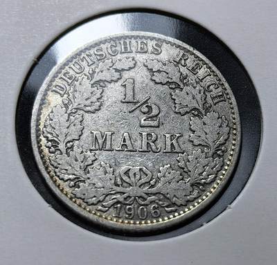 外国优质老铜币银币苏联纪念章，每周六晚九点倒数截拍，满百包邮可寄存，持续收拍 - 德意志帝国1906年1/2马克银币2.77克900银纯银价54元，发行于威廉二世时期。1871 年德国统一后，1873 年《铸币法》确立马克货币体系，此币是帝国工业化阶段流通货币，正面铸帝国鹰徽，见证德意志帝国崛起与货币统一进程。