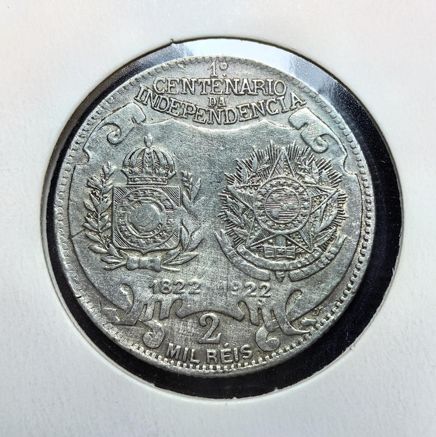 外国优质老铜币银币苏联纪念章，每周六晚九点倒数截拍，满百包邮可寄存，持续收拍 巴西1922 年独立百年2000 瑞斯纪念银币8克500银纯银价86元，为纪念 1822-1922 巴西独立一百周年发行。正面铸独立领袖佩德罗一世与时任总统佩索阿，背面并列帝国与共和国国徽，承载巴西从帝国走向共和的百年历程记忆。
