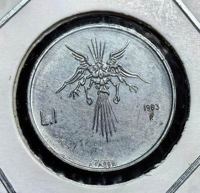 外国优质老铜币银币苏联纪念章，每周六晚九点倒数截拍，满百包邮可寄存，持续收拍 - 圣马力诺1983年反战1里拉纪念币。正面为国徽与 “自由” 箴言，背面由雕刻家 Agenore Fabbri 设计，以核战威胁为主题，用多翼怪兽警示战争阴霾，兼具收藏与反战象征意义。