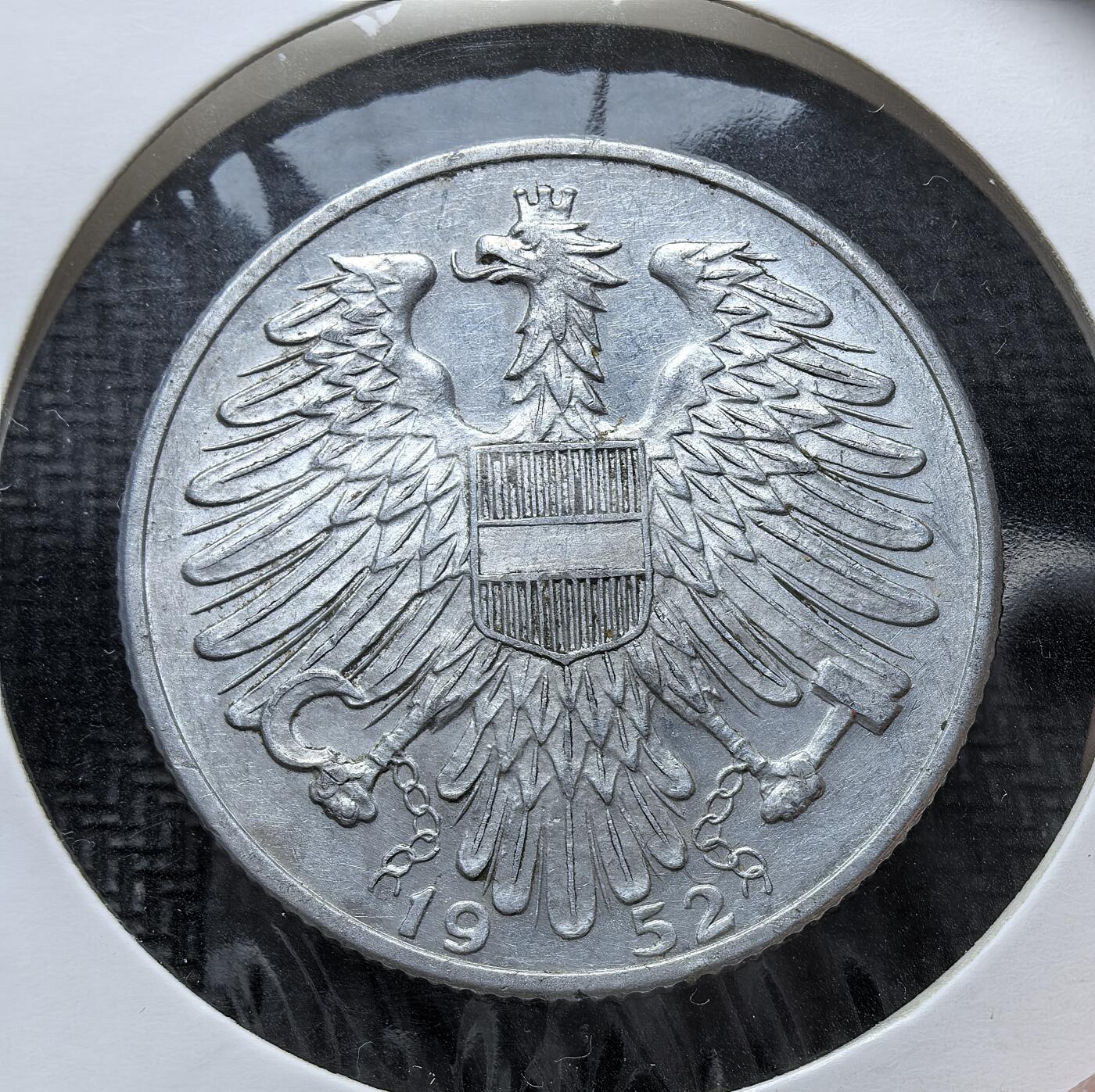 外国优质老铜币银币苏联纪念章，每周六晚九点倒数截拍，满百包邮可寄存，持续收拍 奥地利第二共和国1952年5 先令，正面为奥地利国徽双头鹰，背面标注国名与面值。二战后先令于 1945 年恢复流通，此币为战后重建期货币，1952-1957 年铸造，2002 年被欧元取代。