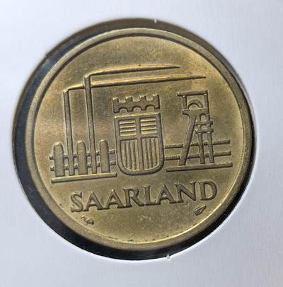 外国优质老铜币银币苏联纪念章，每周六晚九点倒数截拍，满百包邮可寄存，持续收拍 - 法占德国萨尔保护区1954年50法郎，属法国法郎地方版，正面铸 “FÜNFZIG FRANKEN” 与年份，背面为萨尔州徽及工矿元素，象征当地煤钢产业。1957 年萨尔回归西德，1959 年该币被德国马克取代。