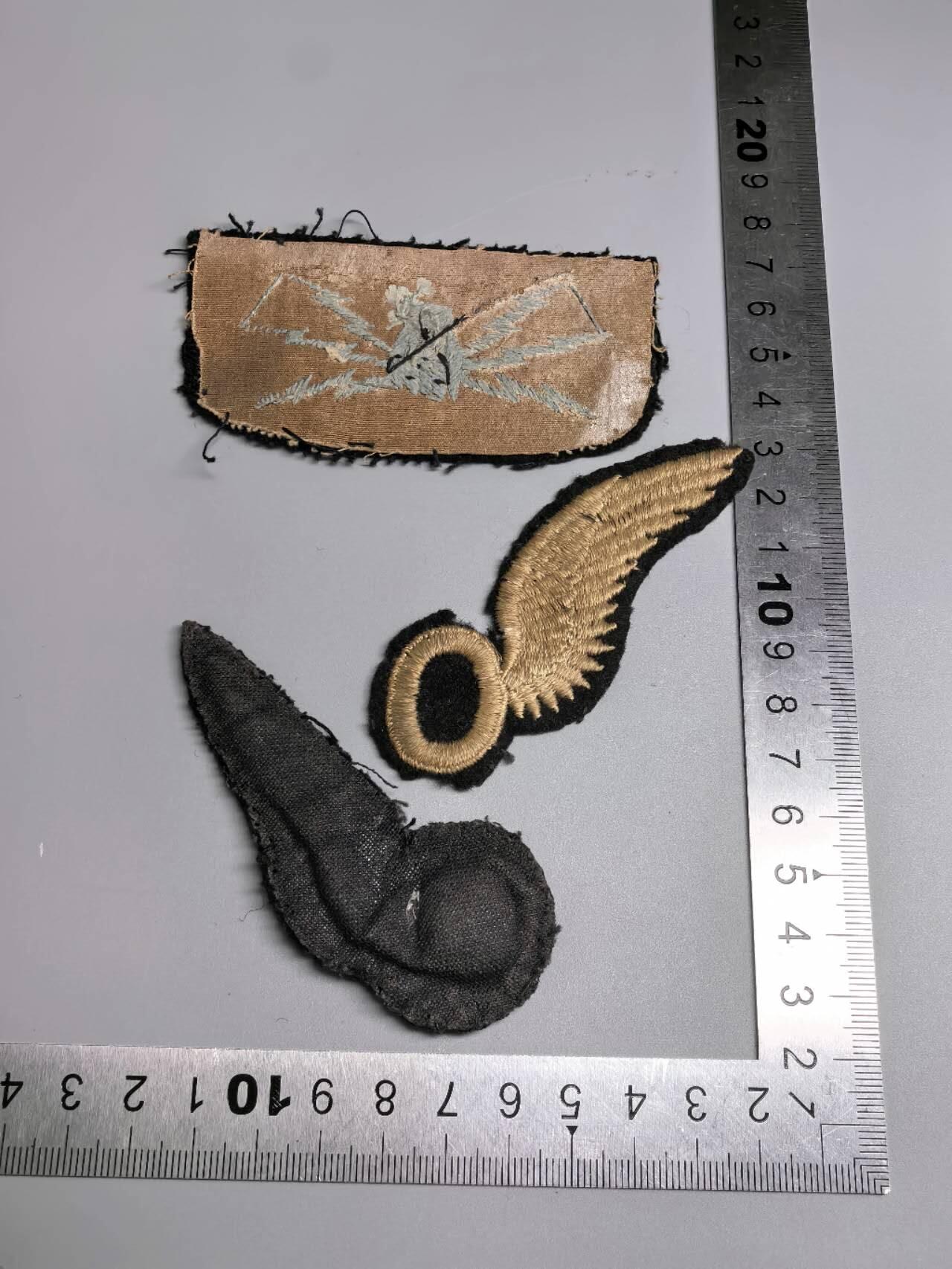 小驴勋章奖章收藏3月7日周六晚六点拍卖（珍爱和平，收藏战争，铭记历史，勿忘国耻，忠党爱国。有偿代拍，送拍规则在简介最后，参拍须阅读规则后再参拍，关系到运费包装发货时效真假辨别等关键信息，拍卖时不再发原图，看大图店主微信码在拍卖店铺介绍里）