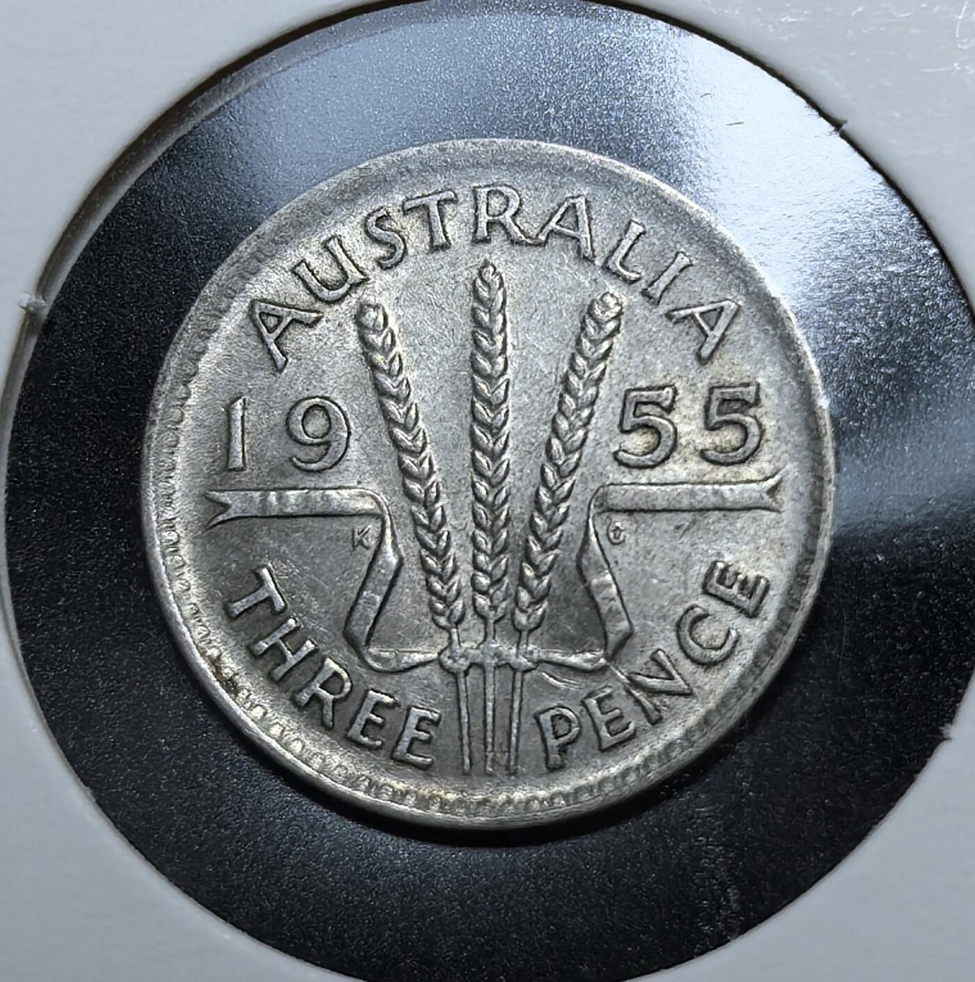 外国优质老铜币银币苏联纪念章，每周六晚九点倒数截拍，满百包邮可寄存，持续收拍 澳大利亚1955年3便士银币，属十进制前辅币，正面为女王头像，背面三穗麦秆象征澳农业。1955 年恢复 “F:D” 铭文，发行至 1964 年，后随十进制改革退出流通。
