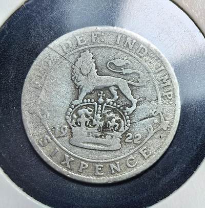 外国优质老铜币银币苏联纪念章，每周六晚九点倒数截拍，满百包邮可寄存，持续收拍 - 英国乔治五世1922年6便士银币2.8克500银纯银价30元，铸于一战后经济恢复期。币面铭刻乔治五世侧面像与 “狮子踏皇冠” 图案，因战时银材短缺，含银量降，曾是当时通用的小额流通币，也是英帝国时期的历史见证。