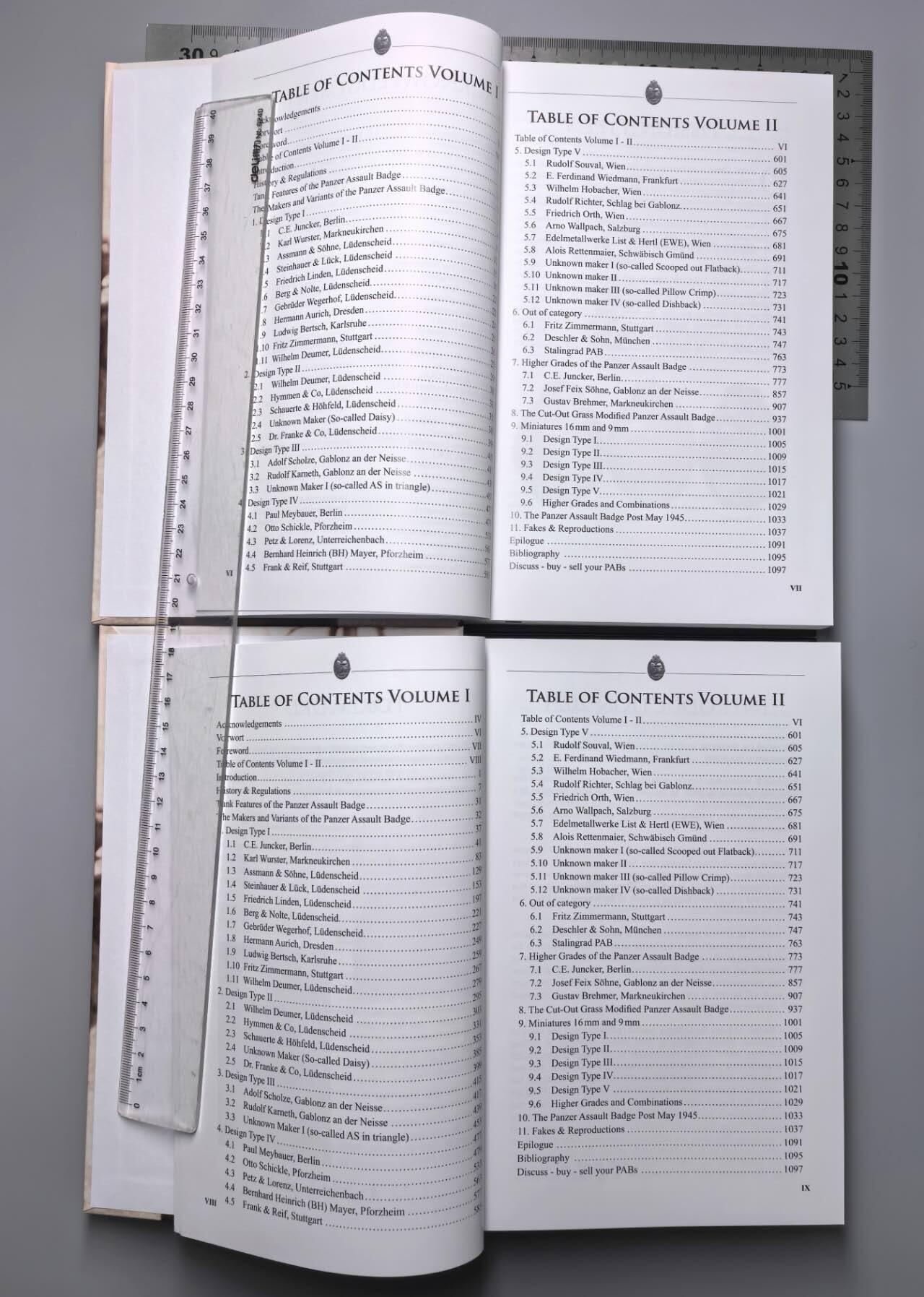 小驴勋章奖章收藏3月7日周六晚六点拍卖（珍爱和平，收藏战争，铭记历史，勿忘国耻，忠党爱国。有偿代拍，送拍规则在简介最后，参拍须阅读规则后再参拍，关系到运费包装发货时效真假辨别等关键信息，拍卖时不再发原图，看大图店主微信码在拍卖店铺介绍里） 《二战德国坦克突击奖章》上下册，世界最顶尖坦克突击奖章专家PHILIPPE先生作品，2021年修订本，新增PHILIPPE先生十几年的研究成果，增加了200页，书页数达到1100页，作者亲签扉页和名片，（3公斤重，完整运回国费用很高），非常专业的书看完记住就可以成为坦克突击奖章专家了