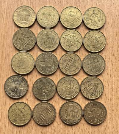 外国优质老铜币银币苏联纪念章，每周六晚九点倒数截拍，满百包邮可寄存，持续收拍 - 50 欧分20枚，采用北欧金合金铸造，统一面由比利时设计师 Luc Luycx 设计，背面则由各成员国自主创作，兼具统一币值与多元文化特色。