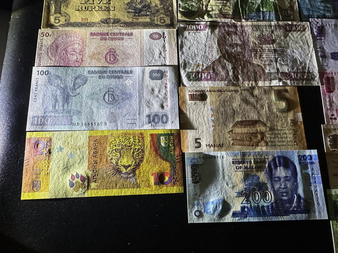 《外钞收藏家》第六百一十五期（畅拍场）（长期征集拍品、欢迎藏友们联系合作） 刚果、阿布哈兹、马拉维、哈萨克斯坦等16张一起 有新有旧