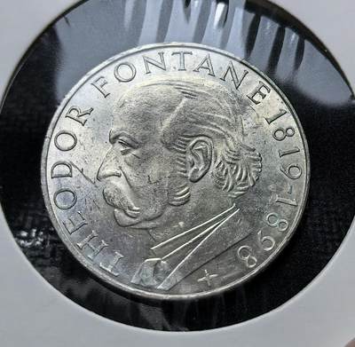 外国优质老铜币银币苏联纪念章，每周六晚九点倒数截拍，满百包邮可寄存，持续收拍 - 西德1969年5马克银币11.2克625银纯银价150元，为纪念现实主义文学大师西奥多・冯塔纳诞辰 150 周年而铸。正面为冯塔纳头像，背面是联邦德国鹰徽，是展现战后德国文化传承的经典纪念币。