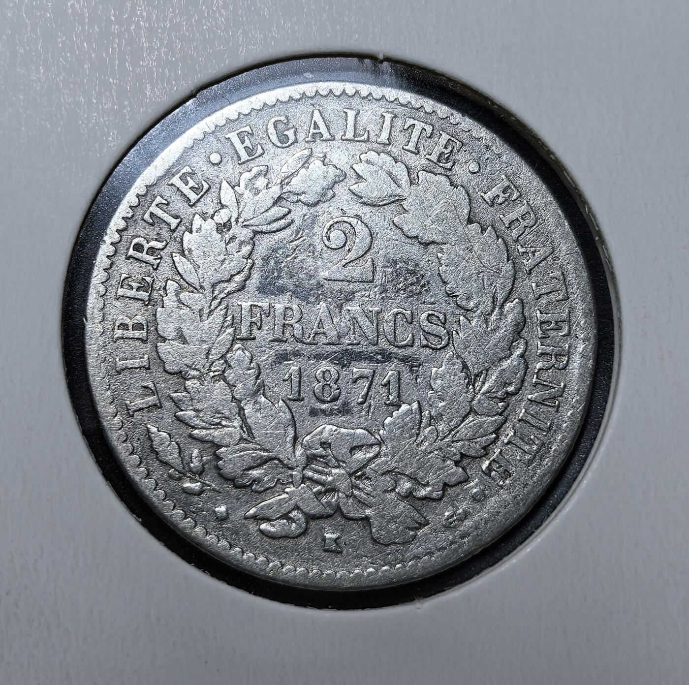 外国优质老铜币银币苏联纪念章，每周六晚九点倒数截拍，满百包邮可寄存，持续收拍 法国1871 年2法郎银币10克835银纯银价180元诞生于法兰西第三共和国初期。当时法国刚经历普法战争战败与巴黎公社动荡，象征共和政体下自由、平等、博爱的政治理念，是近代欧洲货币转型的重要见证。