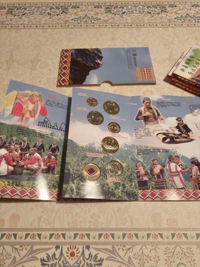 台湾原住民套币 之7×1 ，之8×2 ，之9×1 ，之10共5套 全新原封 台湾原住民套币 之7×1 ，之8×2 ，之9×1 ，之10共5套 全新原封