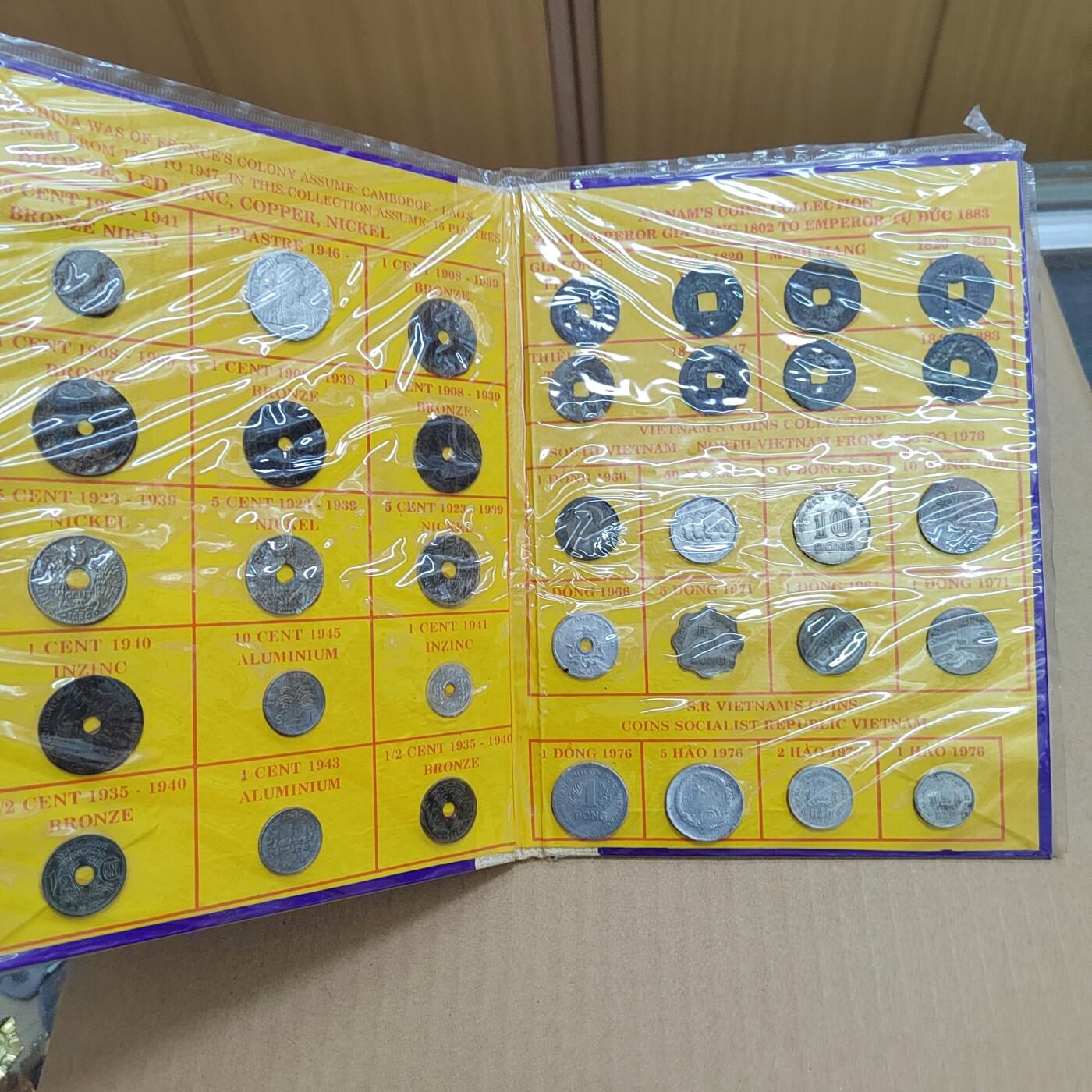 PCAI钱币  6-769  钱币纪念章邮票小专场 越南硬币册一本