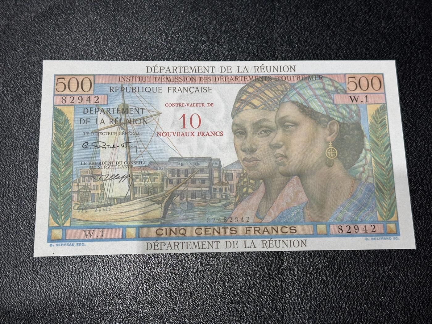 《外钞收藏家》第六百一十五期（畅拍场）（长期征集拍品、欢迎藏友们联系合作） 1971年留尼汪10法郎 全新 一个轻微不绝