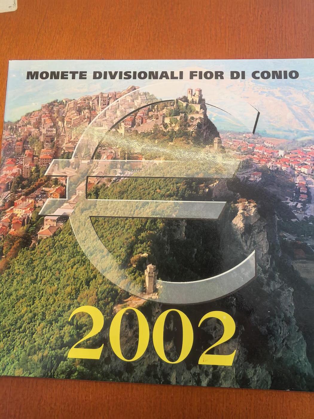 长老汇马年精选第七场拍卖 2002圣马力诺8枚套欧元，卡装，有污迹，克书275美金