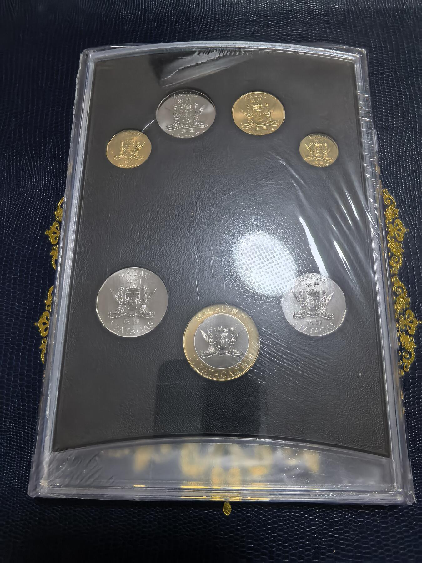 长老汇马年精选第七场拍卖 1999澳门回归7枚精制币套装，盒证全，未开封