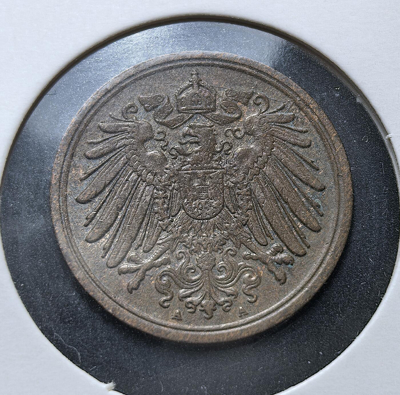 外国优质老铜币银币苏联纪念章，每周六晚九点倒数截拍，满百包邮可寄存，持续收拍 德意志帝国1915年1芬尼A版，由柏林造币厂铸造，属威廉二世时期流通币。时值一战，铜为战略物资，次年该币便改用廉价金属，此版是帝国铜质芬尼的尾声，见证战争对德国货币体系的冲击。