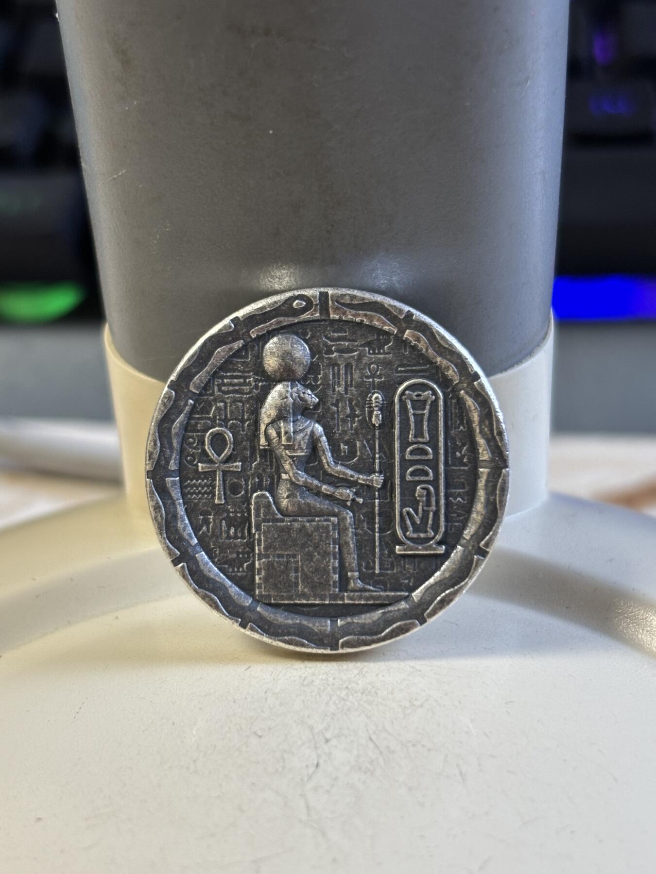 第193期拍卖 美国埃及文化系列猫神手浇1/2盎司仿古纪念银章，999银