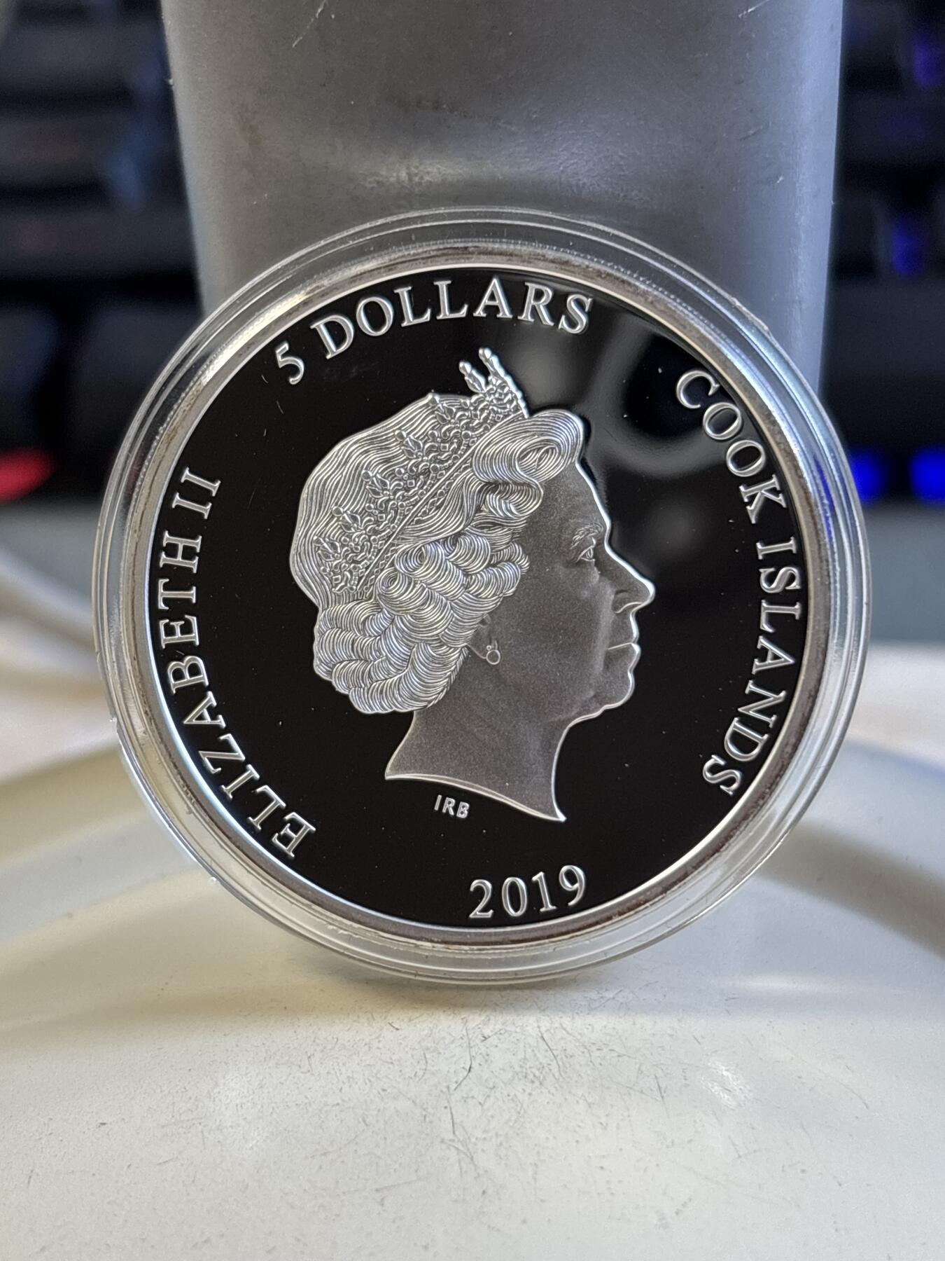 第193期拍卖 库克2019年壮丽生命曲系列5菲律宾鹰高浮雕彩色纪念银币，1盎司，发行999枚，999银