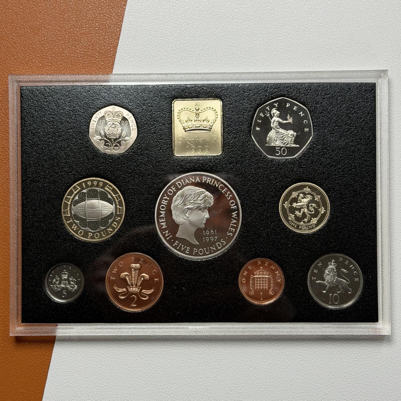 ＜星葵🌻钱币社＞硬币场·第71期·3月10日发货 英国1999年戴安娜王妃红盒精制纪念套币