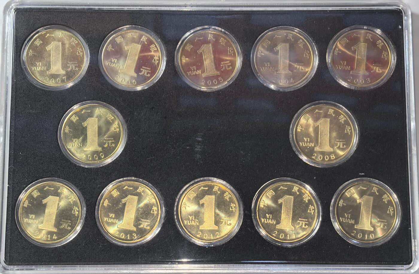 2003-2014年第一轮十二生肖贺岁纪念币全套，12枚，1元面值，中国人民银行发行。带原装收藏盒，保存很好，币面光亮，细节清晰。材质为普通金属，收藏价值高，适合收藏或送礼。按图发货！