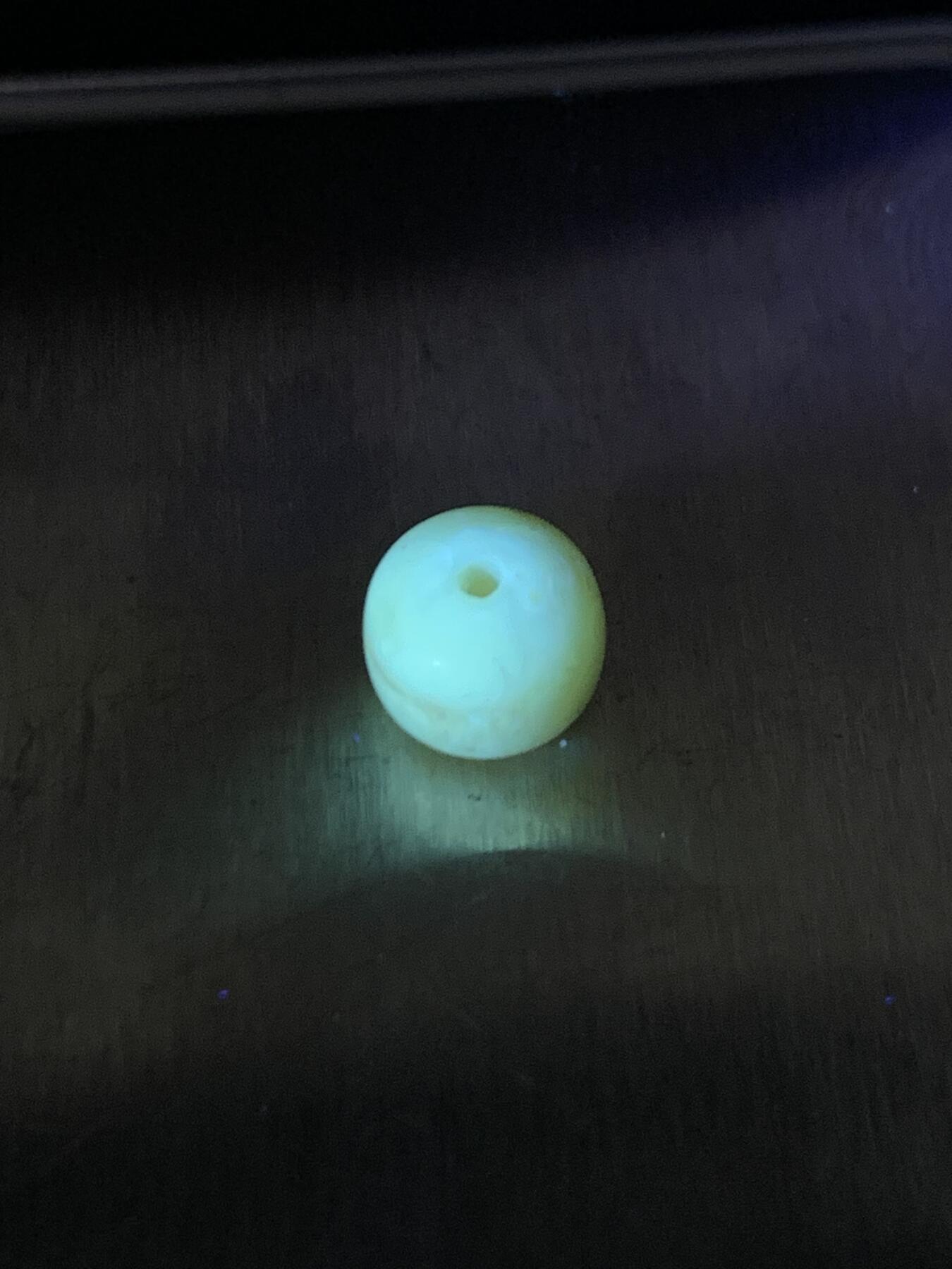 天然俄料原矿蜜蜡老形桶珠一颗，