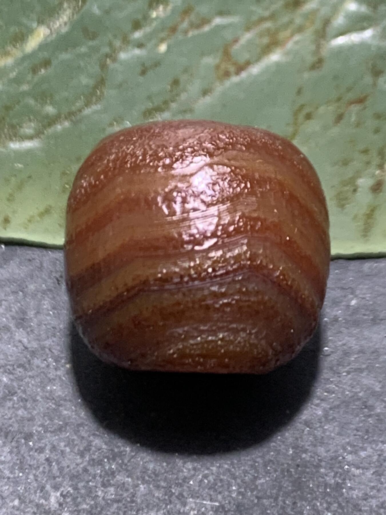 精美高玉化千层风化纹缠丝玛瑙老形桶珠一颗，