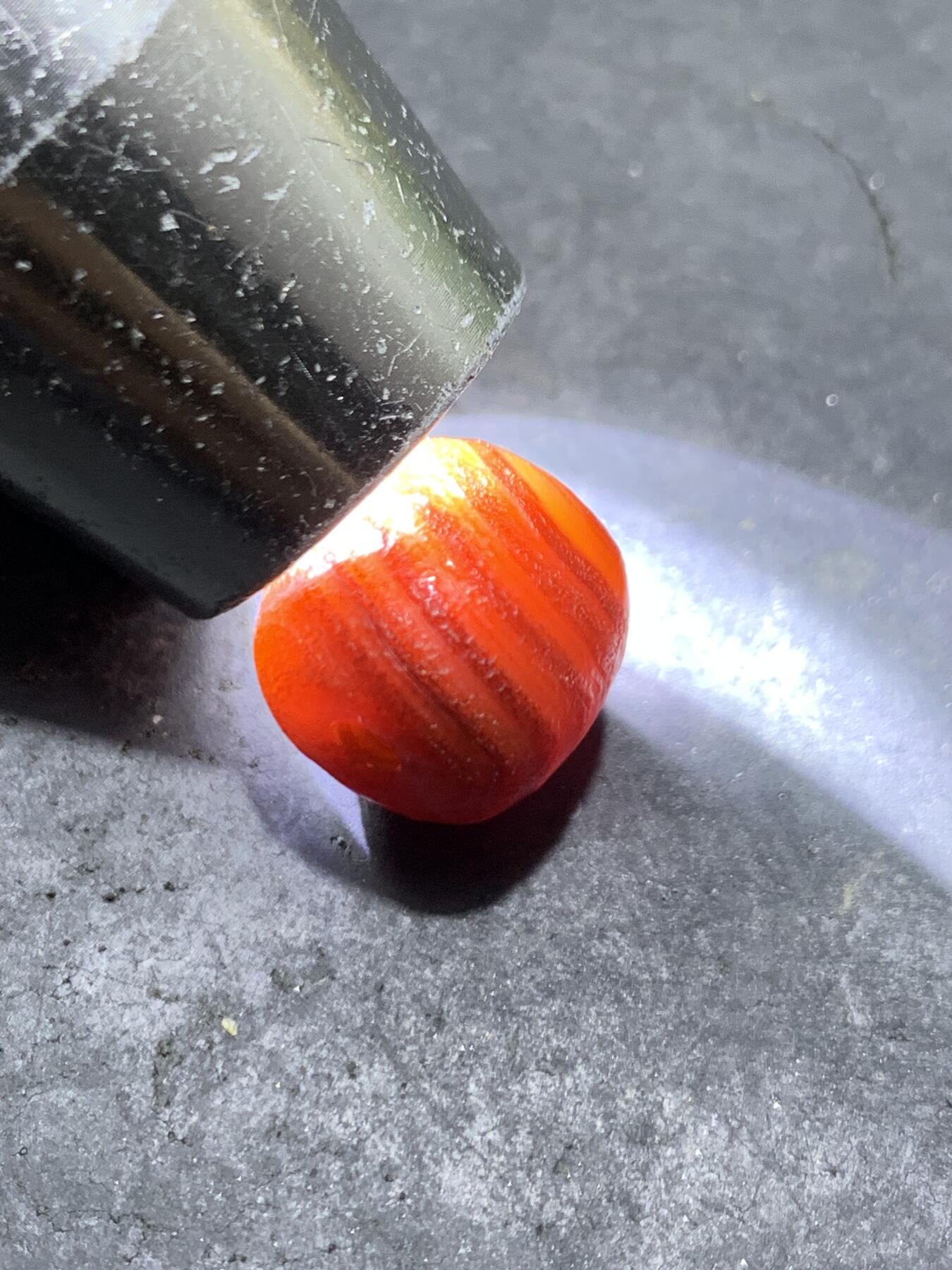 精美高玉化千层风化纹缠丝玛瑙老形桶珠一颗，