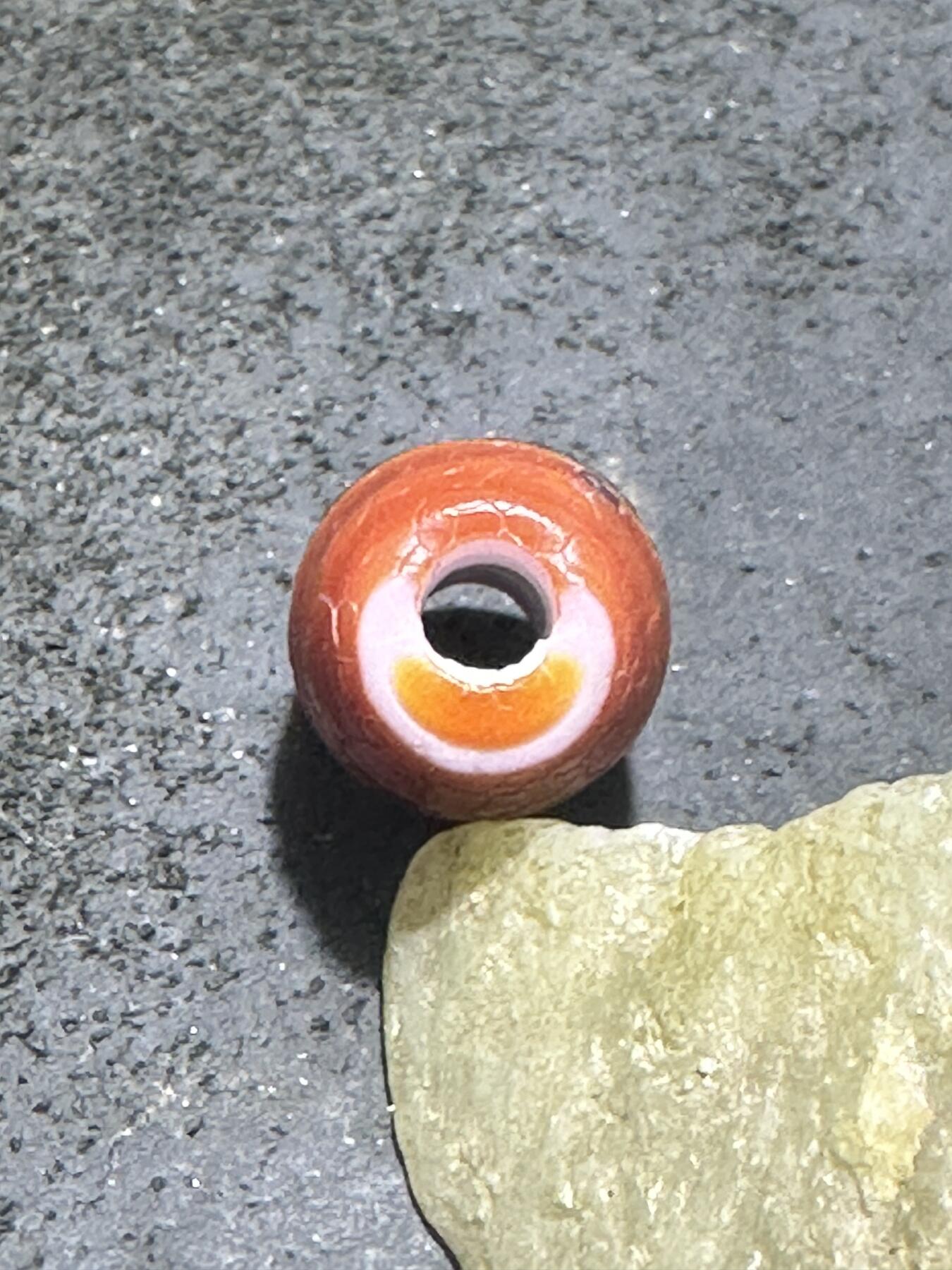 高玉化龙鳞风化纹缠丝玛瑙随形桶珠一颗