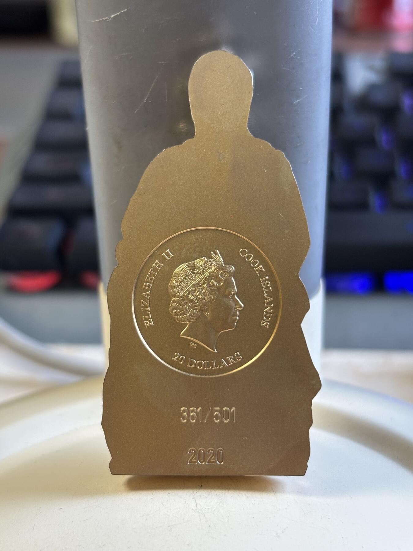 第193期拍卖 库克2020年圣母麦当娜和圣子3盎司立体镀金银币，999银，发行501枚