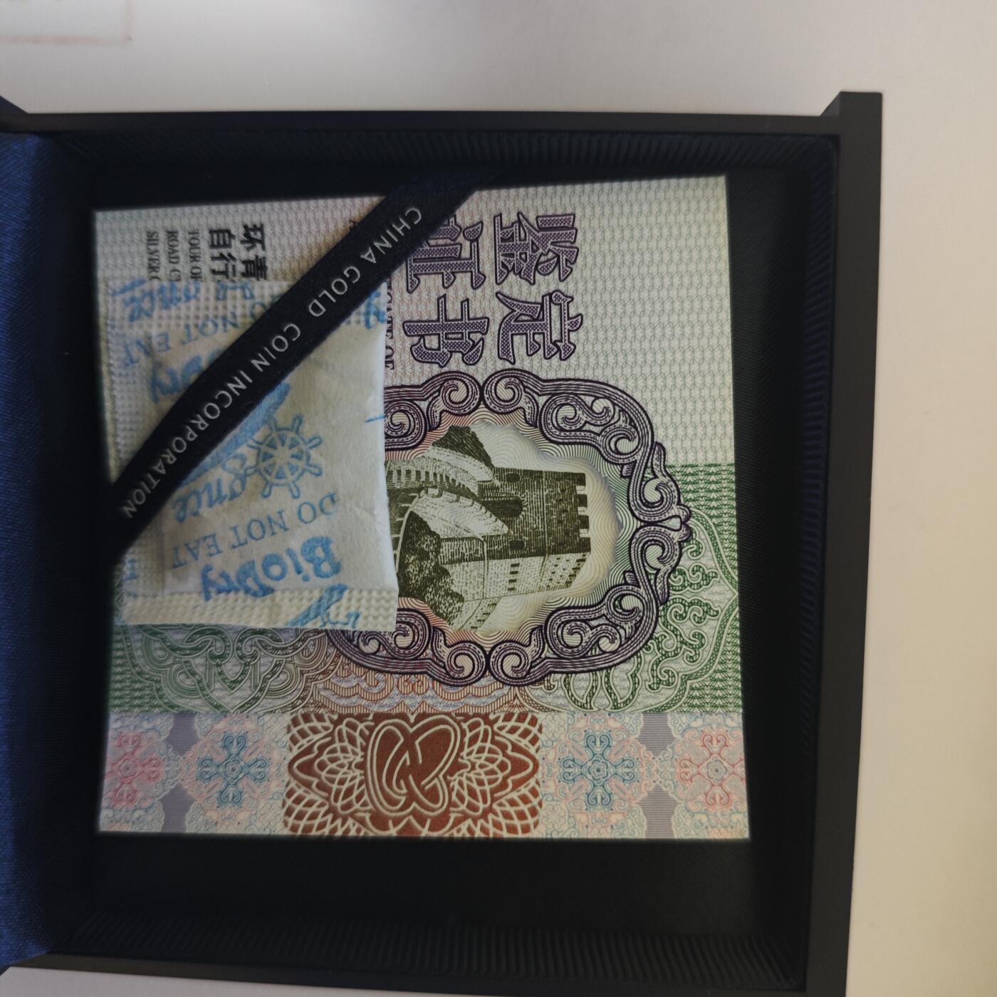 3月6日白银价格加价两元起拍各类银币，有金总封装币，评级币，银行直售币，全部有证书，部分有发票或购货单，品种为生肖羊，狗，福字币，形状有圆形，梅花和扇形