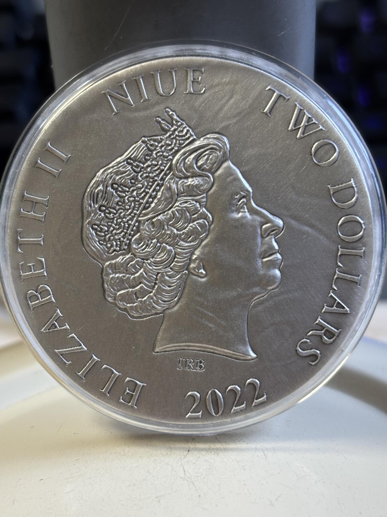 第193期拍卖 纽埃2022年黑暗女神系列5solstice彩色仿古银币，999银，50克，发行250枚